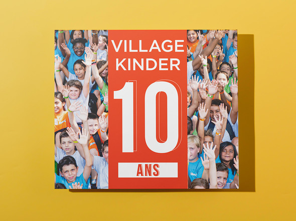 Couverture livre village Kinder